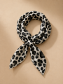 Φουλάρι με animal print σε ασπρόμαυρες αποχρώσεις